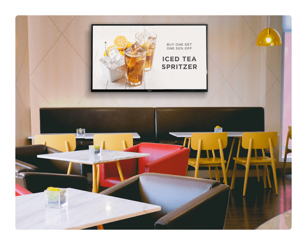 ScreenScape digital signage is perfect for the food and beverage industry Digital signage displays in a cafe
